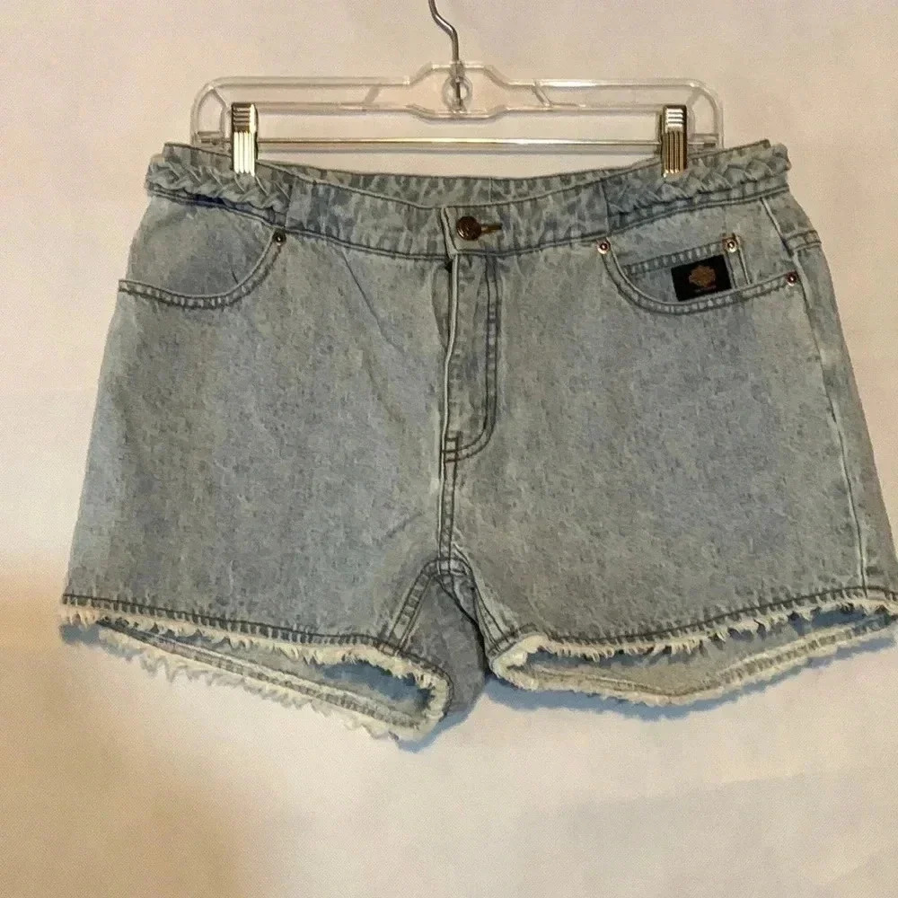 womens HARLEY DAVIDSON denim SHORTS sz 12 American #1 patch (A)